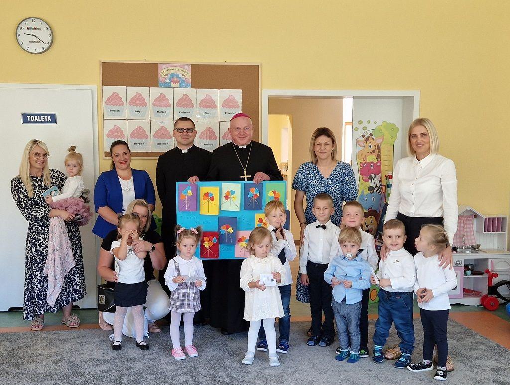 Lipno: Biskup Włocławski poświęcił Katolickie Przedszkole „OAZA”