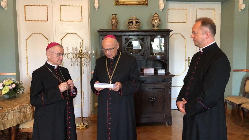 Numer specjalny "Miesięcznika" poświęcony ks. bp. Stanisławowi Gębickiemu