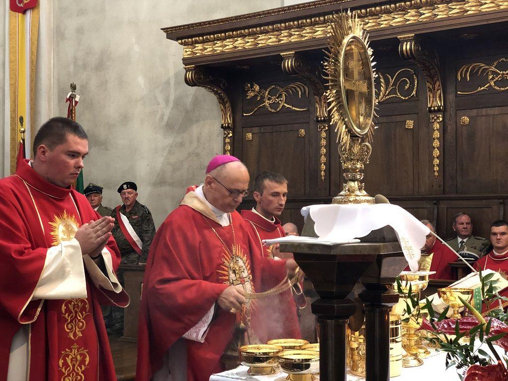 Bp Mering na Świętym Krzyżu: uwielbienie Krzyża, to uwielbienie Miłości, którą Bóg darzy człowieka