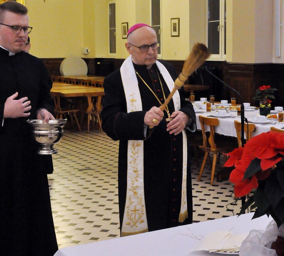 Ks. bp Mering podczas wigilii w WSD: niech Jezus narodzi się w każdym z nas