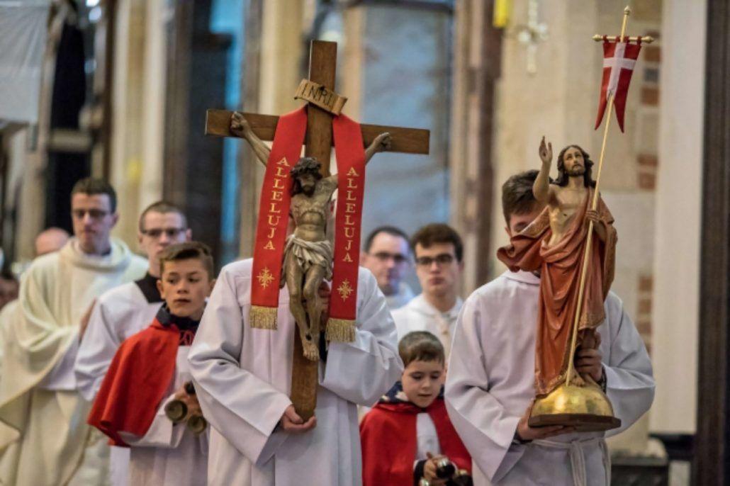 Święta Wielkanocne w kolejnym roku pandemii – bp Mering podjął decyzje