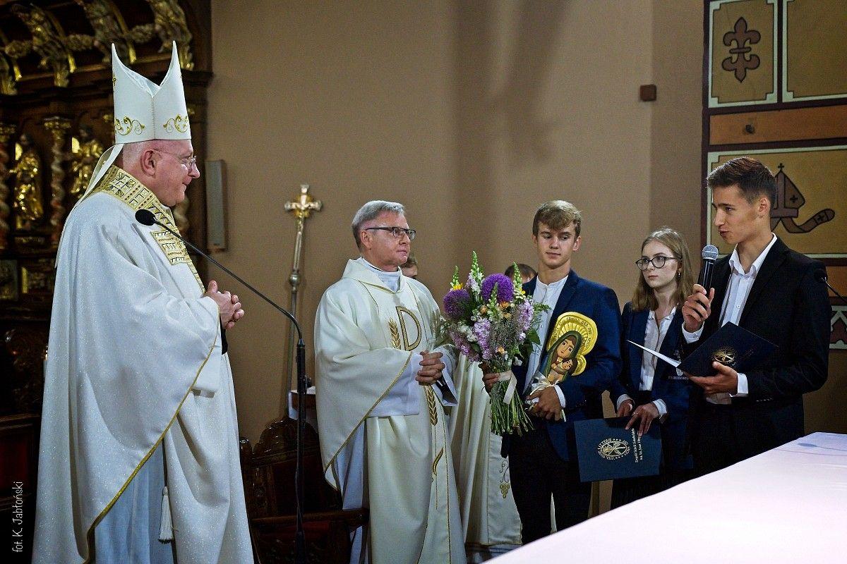 Msza Święta na zakończenie roku szkolnego włocławskiego „Długosza”