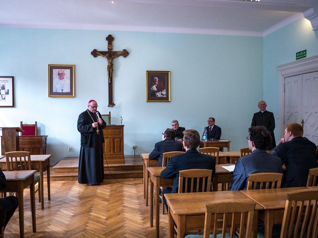 Bp Mering do uczestników konferencji naukowej: historia kształtuje myślenie o dniu bieżącym