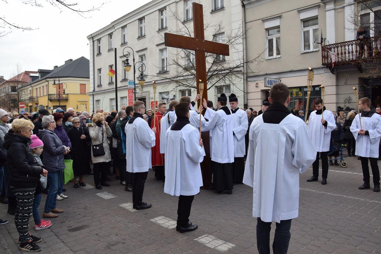 Włocławek: droga krzyżowa ulicami miasta