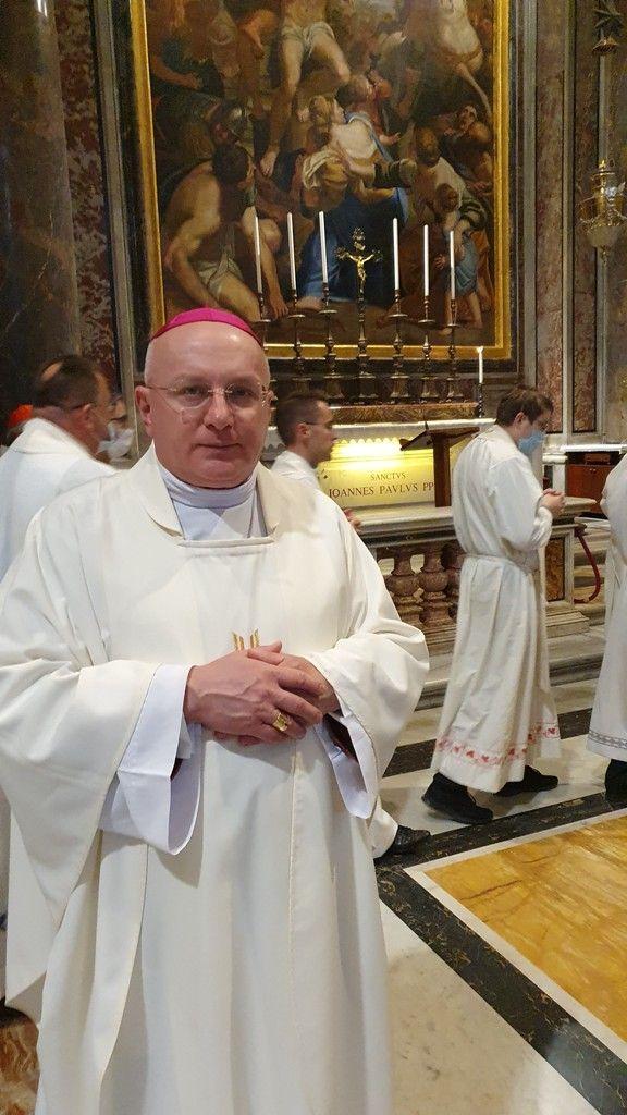 Watykan: bp Wętkowski sprawował Mszę św. przy grobie św. Jana Pawła II